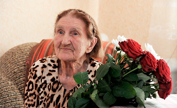 БЕССМЕРТЕН ПОДВИГ ВАШ. К 100 – летнему юбилею врача-инфекциониста, участника Великой Отечественной войны Валентины Гавриловны Шестеренкиной БЕССМЕРТЕН ПОДВИГ ВАШ. К 100 – летнему юбилею врача-инфекциониста, участника Великой Отечественной войны Валентины Гавриловны Шестеренкиной