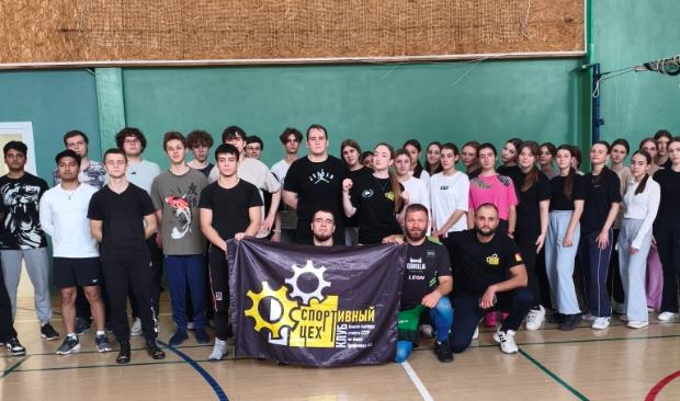 Показательная тренировка по боксу и кикбоксингу