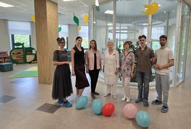 Поздравление пациентов детского онкогематологического отделения БУЗ ВО ВОДКБ №1 с Международным днем защиты детей