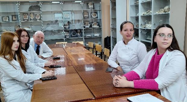 Заседание СНК кафедры судебной медицины: доклад о микроразрушениях костей