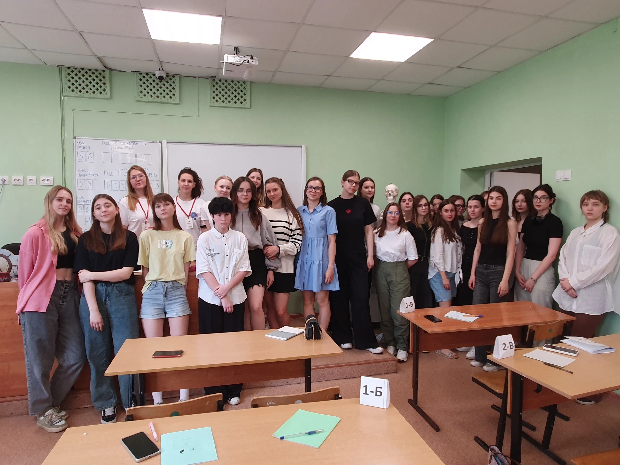 Волонтеры-медики провели мастер-класс по тактической медицине для школьников