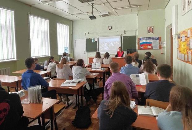 Профориентационный урок провели волонтеры-медики Профориентационный урок провели волонтеры-медики